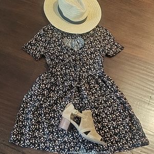 Fall cutie- short sleeve dress S Ivy&Main